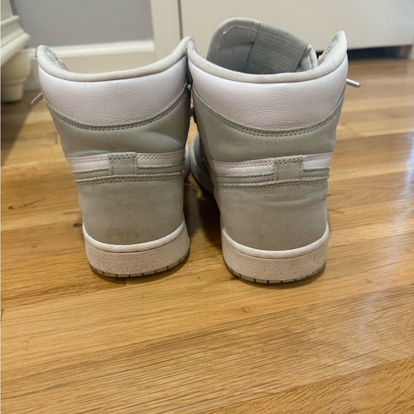 WOMENS AIR JORDAN 1 RETRO HIGH OG “SEAFOAM” - Picture 1 of 6
